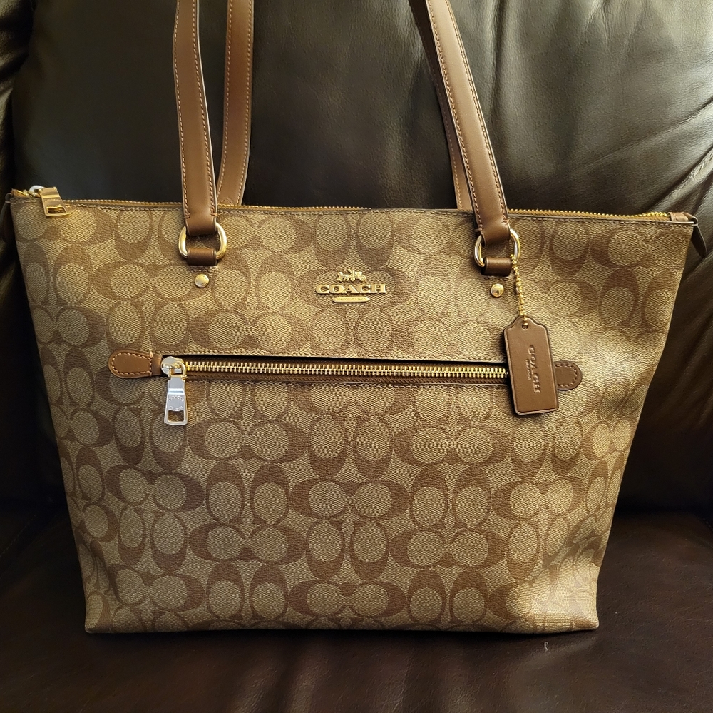 Coach Signature Gallery Tote